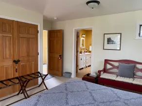 Spacious, Light Private Suite in the Heart of Town - Image 3