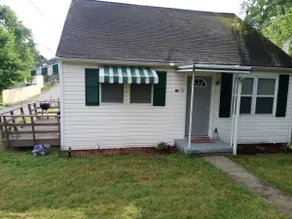Gorge-ous 2br 1ba home near downtown Oak Hill - Image 3