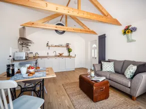 Garden Cottage, Cosy, Private, Short drive to beach - Image 2