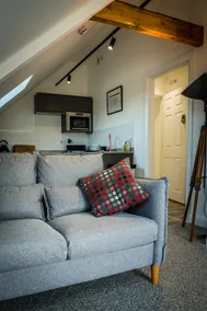 Stylish Space In Abergavenny with Mountain Views - Image 3