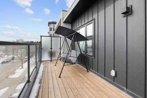 •Modern Family King Bed Suite Near Roger Center• - Image 4