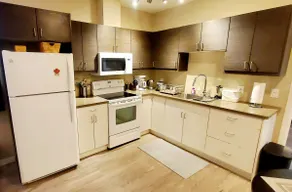 Cozy Lower Level Suite - Country Hills NW - Image 4
