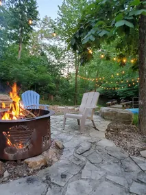 Innsbrook Falls Hideaway - Roomy lakefront Chalet - Image 5