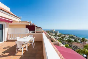 41 ELEGANT & STUNNING HOLIDAY HOME WITH PANORAMIC CLIFF & SEA VIEWS - Image 4