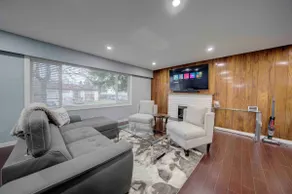 Cheerful 3 bdrm home w/ Parking and large backyard - Image 4