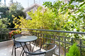 Garden Apartment in a Trendy and Leafy Neighborhood - Image 5