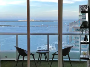 W Icon Brickell 40th Floor | High ceilings - Image 5