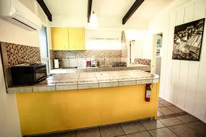 6 bedroom, 6 bathroom house in quiet neighborhood - Image 3