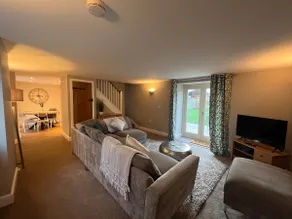 Hele Manor Barn, hot tub, large garden for dogs - Image 3