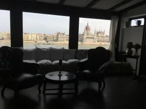 Rooftop Apt. in the Jewelry Box | Parliament view - Image 4