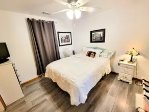 Disabled access king bed, massage chair, near I-70 - Image 5