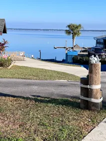 View of Lake Weir & private beach access  - Image 5