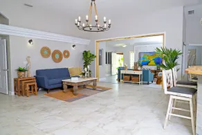 Vero Beach By Beach 8 Beds 2800 Sq Ft 11 Person Huge House Vaulted Ceilings - Image 4