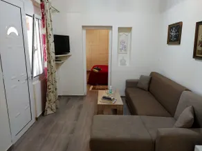 House with garden near the sea - Image 4