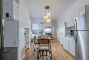 Sage Stay Near Train+We Pay 1/2 Parking, Sleeps 10 - Image 5