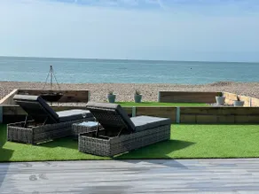 Luxury five star beachfront bungalow - Image 5