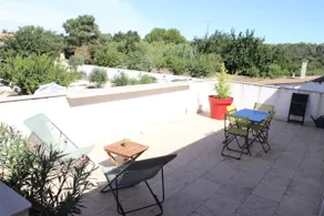 Large independent accommodation on the second floor of a house - Image 5