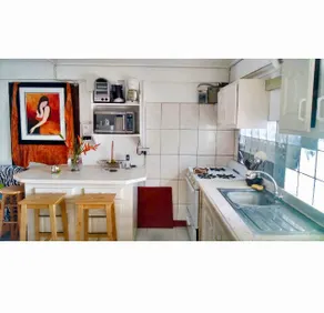 Miss Tee's ”Middle” Apartment - Image 3