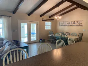 Lakefront Serenity -Lakehouse 5BR/ Sleeps 14+ - Image 4