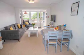 Ground floor apartment with parking in town centre - Image 3