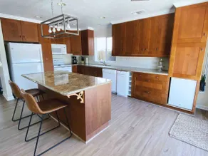 NEW Clean and Cozy Home + Hot tub - Image 5