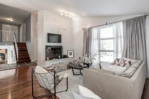 Newly renovated modern home - Image 4