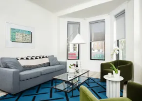 Large Queen Suite w Sleeper Sofa in Lincoln Park - Image 2