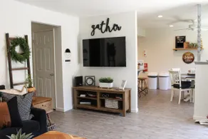 Newly Renovated! The Sequoia Haven - Image 4