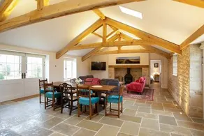 Huge converted barn in beautiful grounds - Image 2