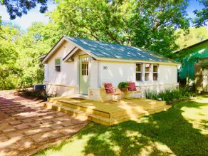 The COOP - 1900's renovated house in town Boerne. - Image 4
