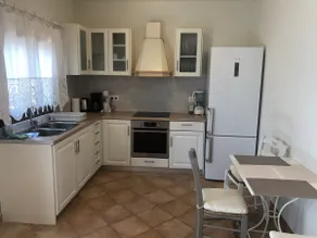 Christina' s apartment - Image 5