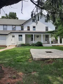 Swan Road Farmhouse, 5 BDR, 3 Bath, Gameroom - Image 5