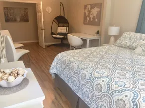 Clean and comfortable with beds for 6, walk to IMS - Image 4