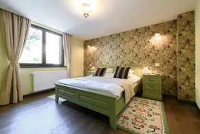 Charming in the Best Location - Image 5