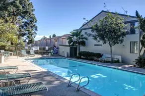 Stylish & Spacious KingBed Apt in Prime Location! - Image 4