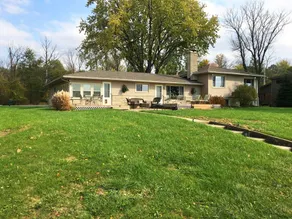 Waterfront 5 Bedroom Lakehouse with Private Dock on Indian Lake - Image 2