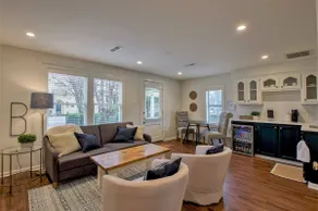 Baker Cottage - Luxury Downtown - Image 3
