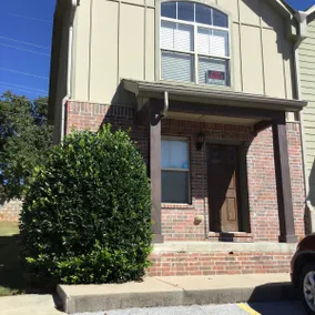 Updated townhome close to University & shopping - Image 5