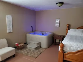 Charming Indoor Jacuzzi & outdoor heated pool - Image 2