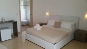 Villa with spacious and comfortable rooms - Image 5