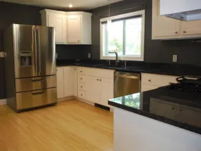 Modern N. Conway Village Home w/Hot Tub & Gameroom - Image 2