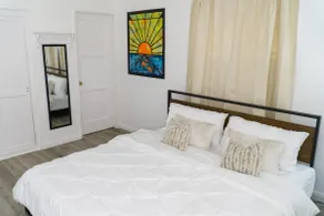♥SUBMERSIVE ART KING BED WIFI SANITIZED DOWNTOWN♣ - Image 2