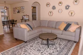Honey Hive- 3 BR, 4 miles from UoA, dog friendly - Image 2