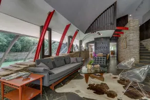 Unique Mid-Century Modern Gem - Image 4