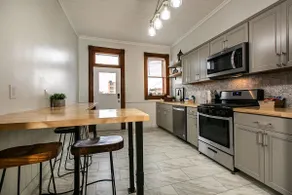 Cathedral Square Historical Townhome - Image 4