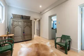 Gorgeous 2 bedroom Flat in tree-lined street - Image 3