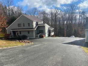Spacious Vacation home in Chimney Hill near Mt Snow - Image 2