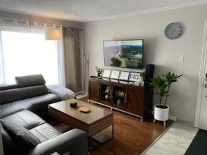 Modern 2 Bed Condo Near Argyle Mall + Free Parking - Image 4