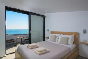 Laysan Albatross Beach Front Villa - Image 4