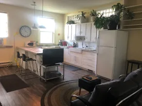 Spacious Quiet Guest Suite with private porch - Image 4